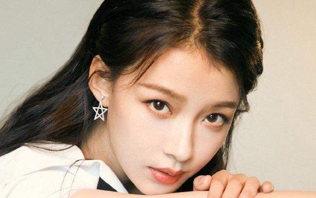 孙怡与阚清子直播零互动现象探析,娱乐圈的微妙平衡与个人选择 孙怡与阚清子直播零互动现象探析,娱乐圈的微妙平衡与个人选择