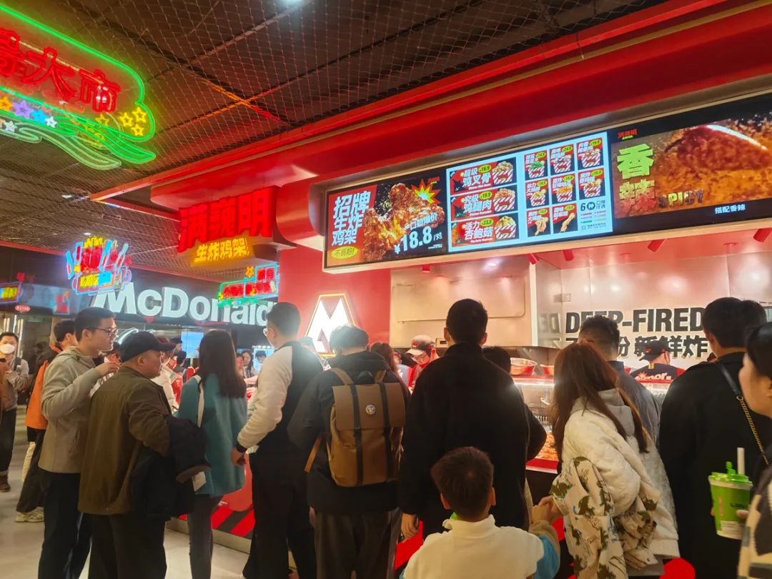 蜜雪冰城南美首店开业，排队2小时的甜蜜风暴