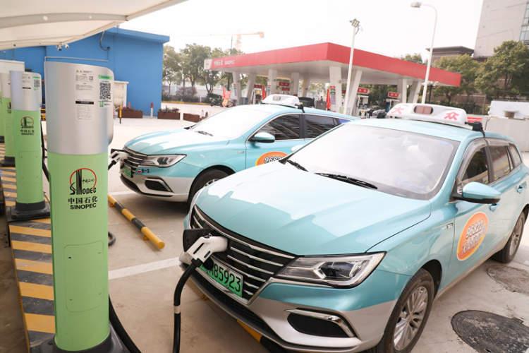 乘客开门杀致网约车司机被判赔12万，责任与安全意识的警钟