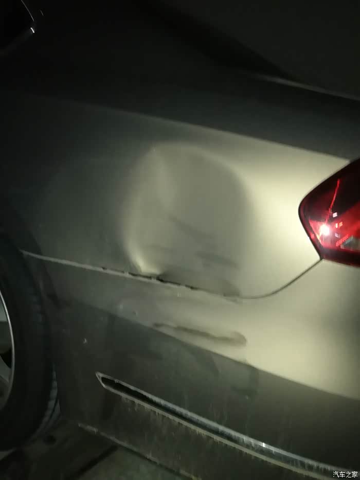 倒车撞墙，是否需要报保险？