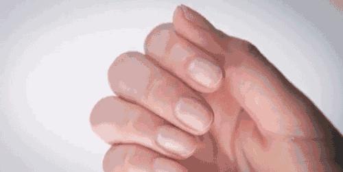 指甲颜色与健康，一幅微妙的健康晴雨表