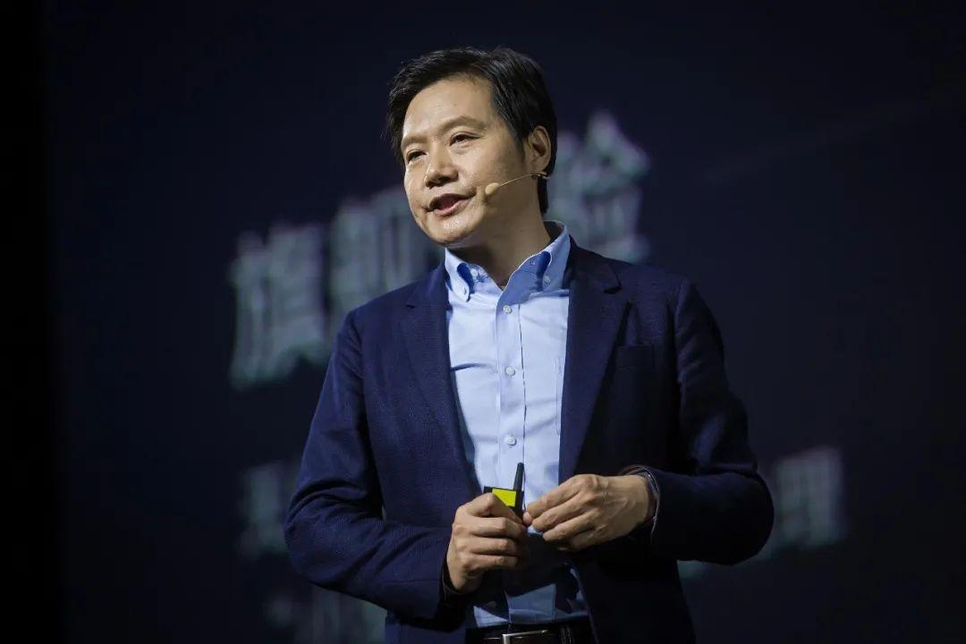 西班牙首相与雷军的跨界自拍，科技与政治的意外邂逅