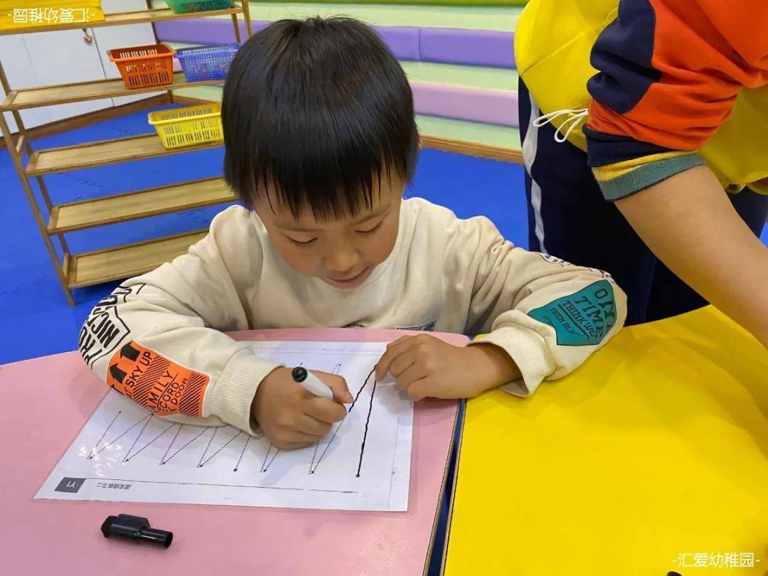 聪明小女孩的早教之旅，开启智慧之门的钥匙