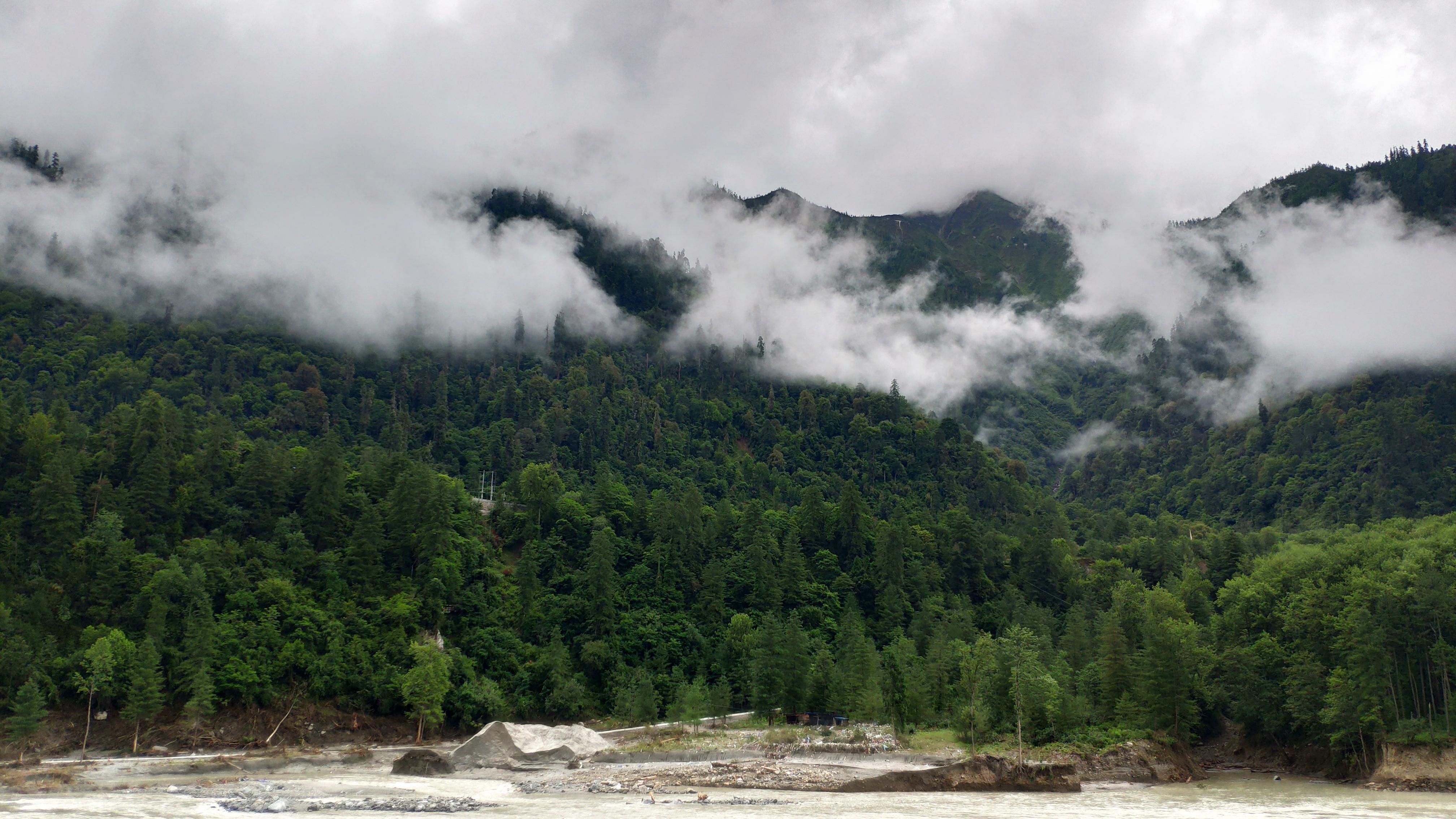 河流突变,泥石流预警的紧急信号 河流突变,泥石流预警的紧急信号