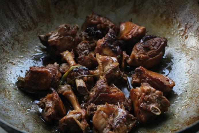 8岁男孩的酱油色之谜，一场与高烧的较量