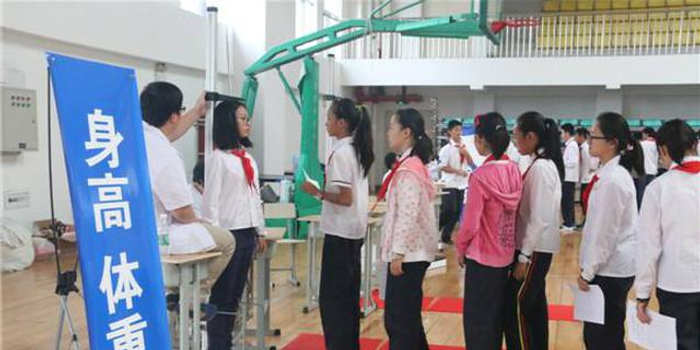 中学男厕无挡板引家长担忧,校方积极回应与改进措施 中学男厕无挡板引家长担忧,校方积极回应与改进措施