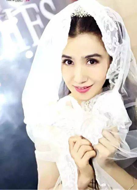 天使阿依娜，红酒中的艺术与情感