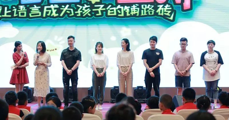 保险女业务员与婚姻的双重舞台，挑战与成长