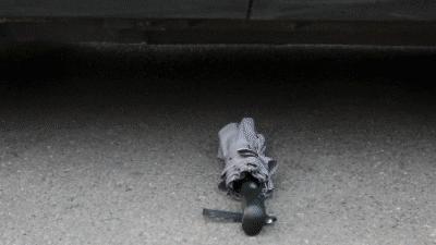 高压水枪狂喷事件，两女子遭遇暴力执法，官方承诺全面调查