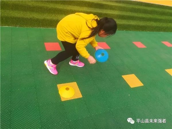 早教跳绳游戏,激发孩子潜能的趣味玩法 早教跳绳游戏,激发孩子潜能的趣味玩法