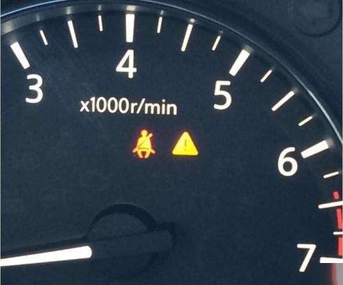 汽车仪表盘上的叹号故障灯，解读与应对策略