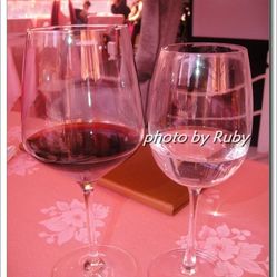 暖阳之下,品一盏红酒的温柔时光 暖阳之下,品一盏红酒的温柔时光