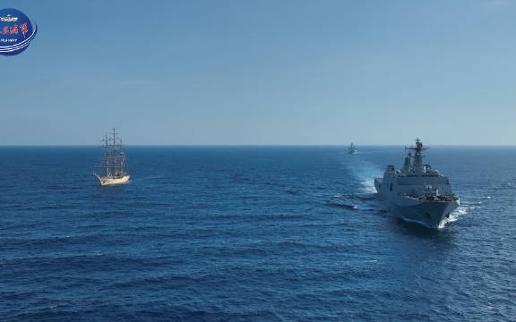 海之巨浪，40多艘海军舰艇齐聚一堂，共谱公众见面盛宴