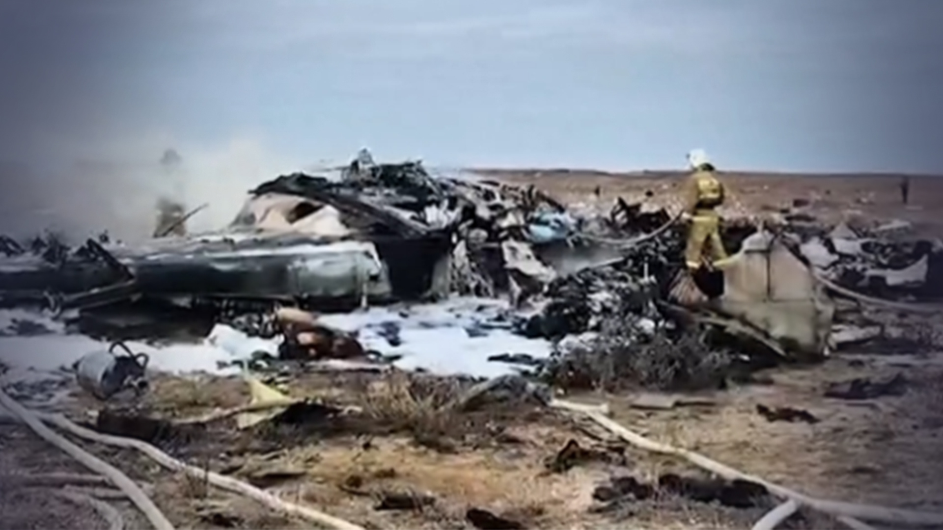 致38人遇难的阿客机坠毁，疑云与真相的交织