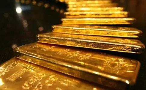 借近百万买800克黄金寄男友，跨越千里的深情厚意