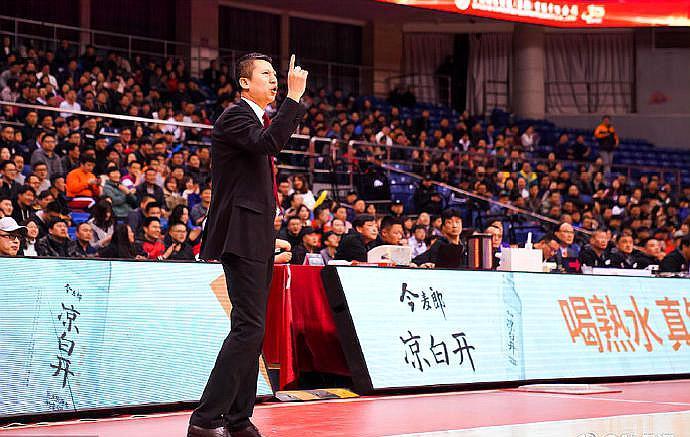 辽宁男篮VS青岛，东北德比的热血碰撞